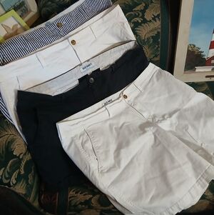 Old Navy Women's Shorts Bundle — White, Navy, and Blue Stripe Size 16